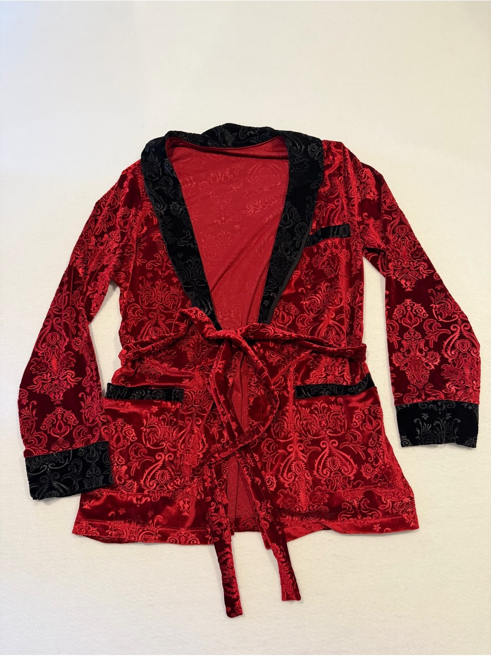 Revolver Fashion Men’s Hugh Hefner Velvet Signature Smoking Jacket Small/Medium